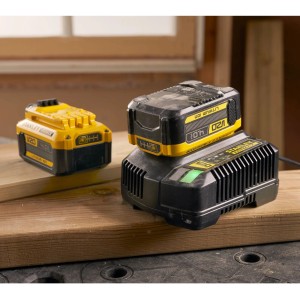 Stanley Fatmax V20 18V/4Ah batéria s nabíjačkou pre elektrické náradie.