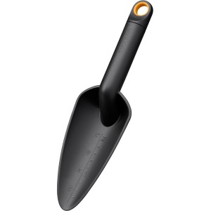 Čierna kvetinová lopatka Fiskars Solid (29 cm) na záhradníčenie.