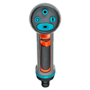 Čistiaci postrekovač Gardena Comfort ecoPulse™ s rôznymi druhmi prúdu pre čistenie a zavlažovanie.
