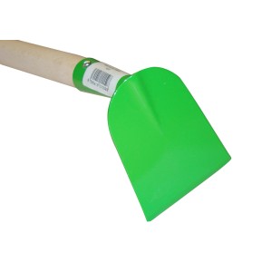Zelená detská lopatka s drevenou rukoväťou, súčasť detského náradia t.b.t.