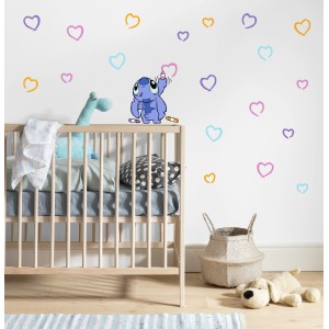 Samolepky na stenu Komar Stitch Artist s farebnými srdiečkami ako dekorácia do detskej izby.