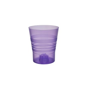 Fialový kvetináč na orchidey s vodorovnými pruhmi pre izbové rastliny.