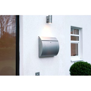 Montážna páska Tesa Powerbond Outdoor, 1,5 m, na pripevnenie predmetov vonku.
