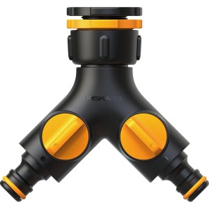 Fiskars 2-cestný ventil pre zavlažovacie systémy, Multi On/Off dvojitý kohútikový konektor z čierneho plastu so žltými ventilmi.