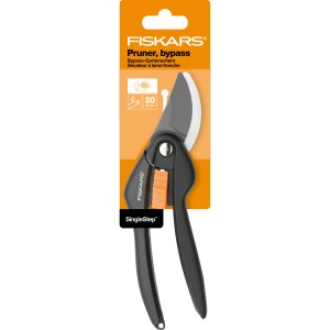 Záhradné nožnice Fiskars SingleStep P26 bypass, 20 cm, na strihanie konárov a ruží.