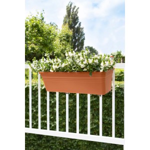 Antracitový kvetináč Florus Mediterran 50 cm s bielymi kvetmi na balkónovom zábradlí.