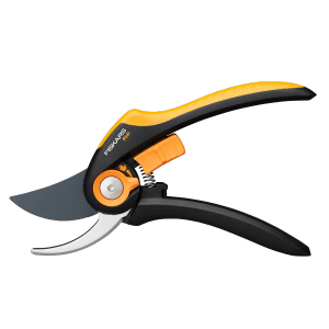 Záhradné nožnice Fiskars Bypass Plus SmartFit P541 pre čerstvé konáre do priemeru 24 mm.