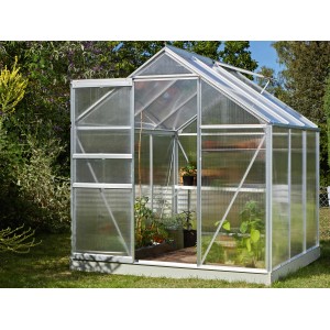 Skleník Vitavia Comet 3800 s hliníkovým rámom, 3,8 m² a základovým rámom, čiastočne otvorený s rastlinami.