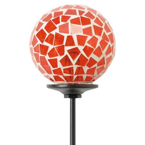 Záhradný zapichovák s oranžovou mozaikovou guľou (75 cm) ako dekorácia do záhrady.