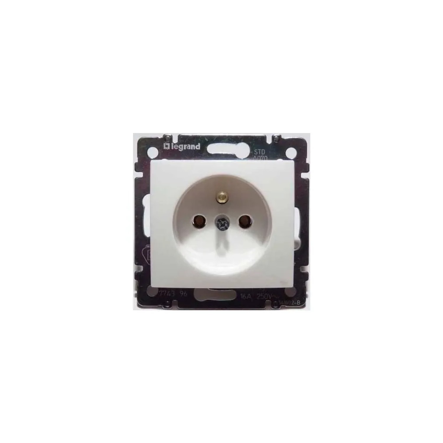 E-shop Legrand Zásuvka Valena 2P + T bez detskej ochrany, 16 A - 250 V, biela