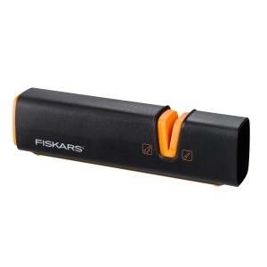 Orezávač nožov Fiskars, kuchynský nástroj na ostrenie nožov.