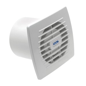Biely ventilátor Kanlux do kúpeľne alebo kuchyne.