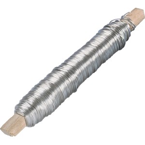 Strieborný viazací drôt, pozinkovaný, hrúbka 0,7 mm a dĺžka 40 m, navinutý na drevenej tyči.