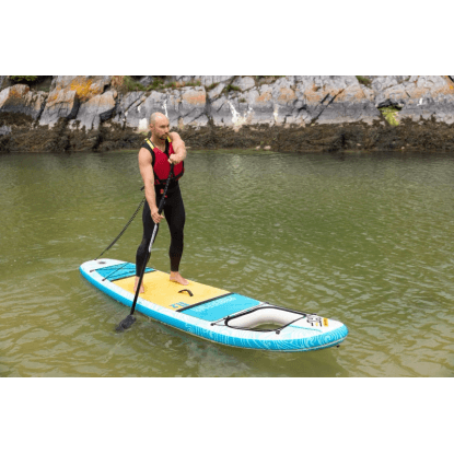 Sada paddleboardu Bestway Hydro-Force so športovcom na vode. Tyrkysová, oranžová, biela.