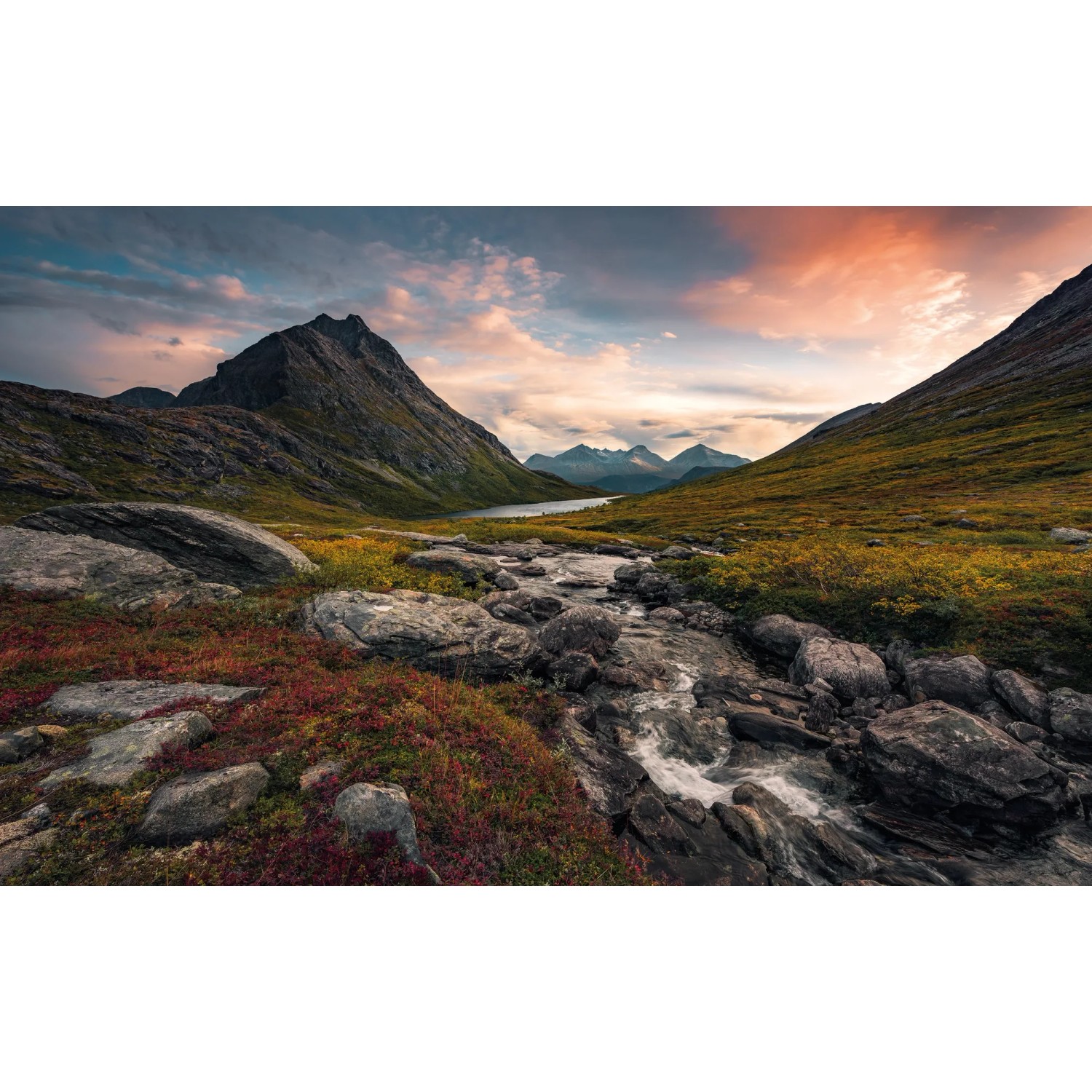 E-shop Komar Vliesová fototapeta Schroffes Paradies 450 x 280 cm