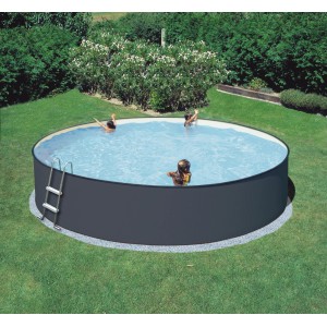 Summer Fun San Jose Antracit oceľový bazén Ø 450x120 s plavcami a rebríkom v záhrade.