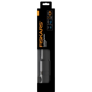 Oscilačný zavlažovač Fiskars Comfort S-M v čierno-oranžovej farbe, balený. Ideálny na zavlažovanie záhrady.
