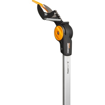 Fiskars PowerGearX UPX82 bypassové nožnice na konáre na strihanie stromov do výšky 3,5 m.