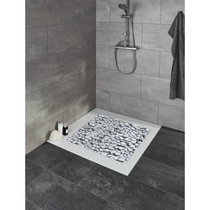 Sivá sprchová vložka Kleine Wolke Stepstone 55x55 cm s kamenným vzorom v sprche.