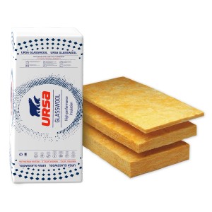 Izolácia URSA Glasswool: Balenie a žlté dosky z minerálnej vlny.