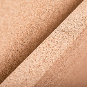 Detail béžového, štruktúrovaného materiálu pre príslušenstvo ku krbom a kachliam.