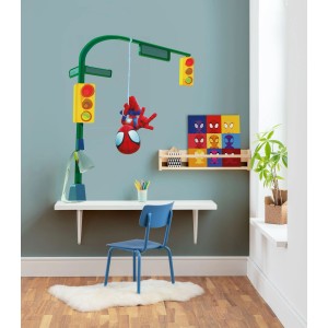 Samolepky na stenu Spiderman "Lamp Swing" v detskej izbe nad stolom.