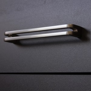 Detail: Úchytka antracitovej kuchynskej linky Flex-Well Lara.