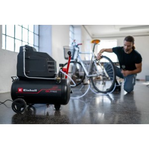 Kompresor Einhell TC-AC 190/24/8 I OF, bezolejový kompresor s mužom hustiacim pneumatiku.