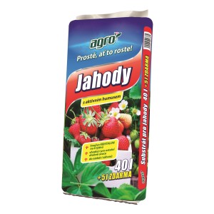 Balenie zeminy na pestovanie jahôd s jahodami a nápisom.