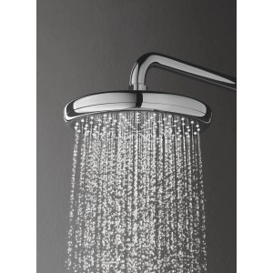 Hlavová sprcha Grohe QuickFix Vitalio Start 210 s prúdom vody v chrómovom prevedení.