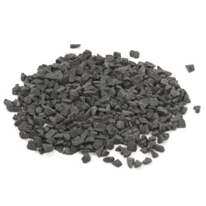 Antracitový bazaltový štrk, zrnitosť 2-5 mm, 25 kg vrece. Dekoračný štrk pre záhradné cesty a ďalšie.