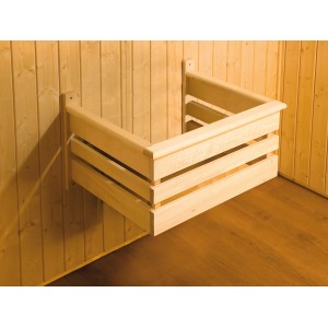Detail drevenej podnožky pre Weka Elementsauna Kaarina 1, namontovanej na stene sauny.