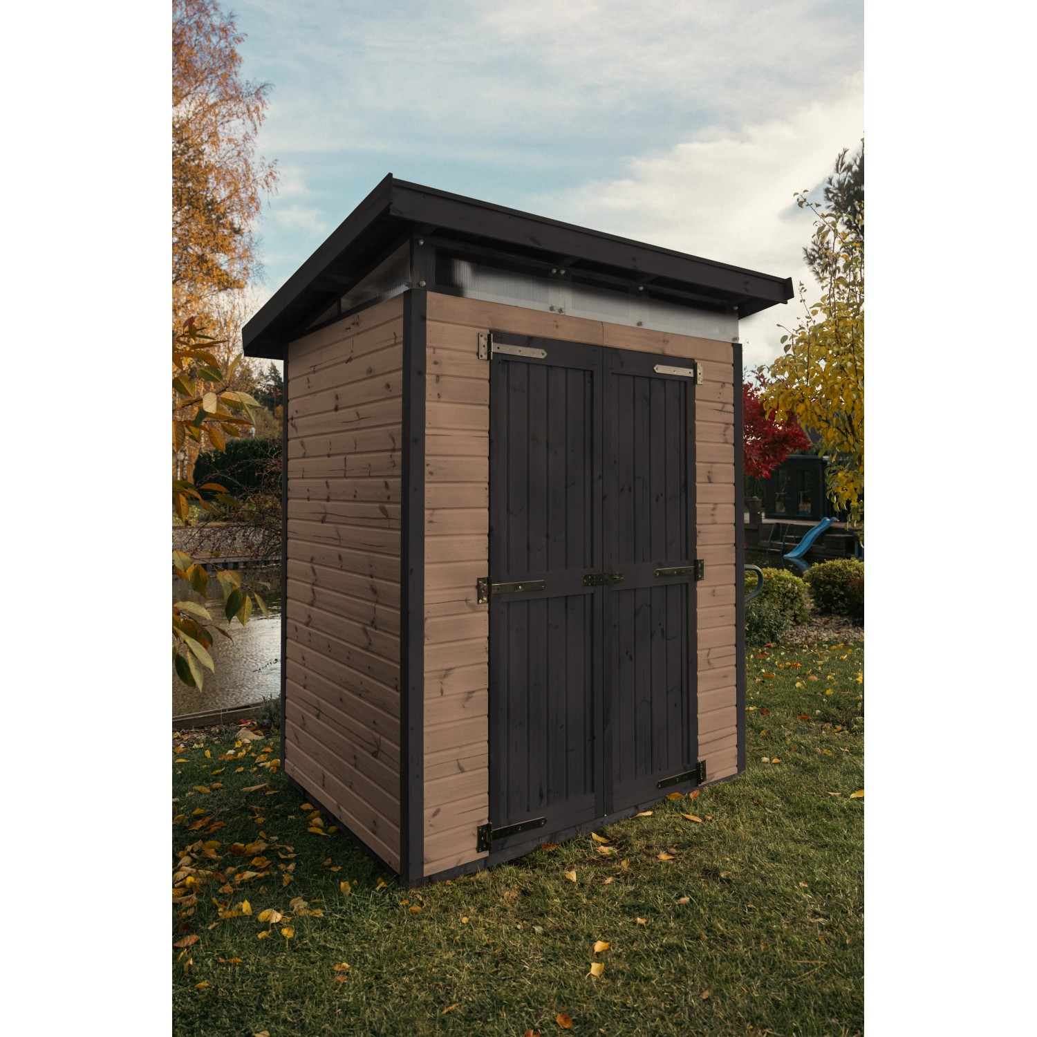 E-shop Upyard Drevený domček na náradie Strongbox M vr. základov hnedá 163 x 127 cm