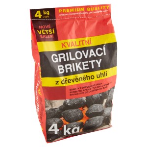 Vrece grilovacích brikiet z dreveného uhlia, 4 kg, pre grily a podpaľovače.
