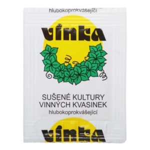 Balenie sušeného droždia Vinka na skladovanie potravín.