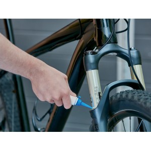 Aplikácia vazelíny (50g tuba) na mazanie bicykla.