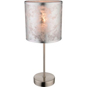 Strieborná nočná lampa so vzorovaným tienidlom pre atmosférické svetlo.