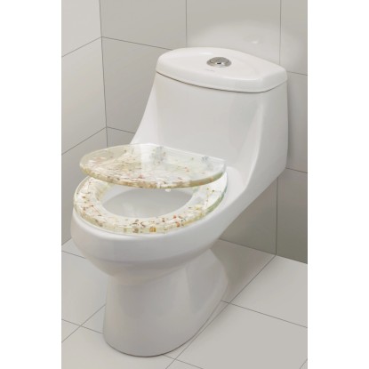 WC sedadlo Carduma s motívom mušlí a morskej trávy na bielej toalete.