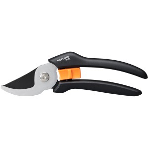 Fiskars Bypass nožnice Solid P121, záhradné nožnice s nepriľnavým povrchom.