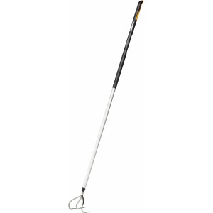 Kyprič Fiskars s 3 hrotmi, ručný záhradný nástroj na kyprenie pôdy.