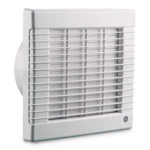 Biely kúpeľňový ventilátor Ø 150 mm so žalúziou a oneskorením vypnutia.