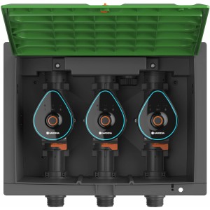 Ventilová šachta Gardena s 3 Bluetooth zavlažovacími ventilmi pre automatické zavlažovanie záhrady.