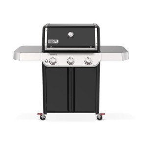 Čierny plynový gril Weber s tromi horákmi a uzavretou skrinkou.