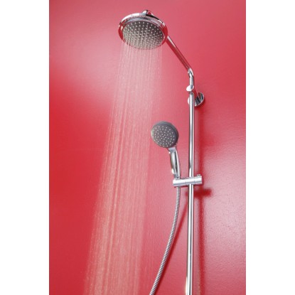 Sprchovací set Grohe QuickFix Vitalio Start s hlavovou a ručnou sprchou, termostatom a funkciou proti vodnému kameňu.