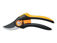 FISKARS Záhradné nožnice dvojčepeľové Plus SmartFit P541