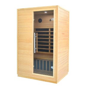 Svetlá drevená infrasauna t.b.t. so sklenenými dverami.