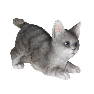 Sivá dekoratívna figúrka mačiatka (14 cm) z polystónu do záhrady.
