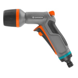 Čistiaca striekacia pištoľ Gardena Comfort ecoPulse™ na zavlažovanie a čistenie záhrady.