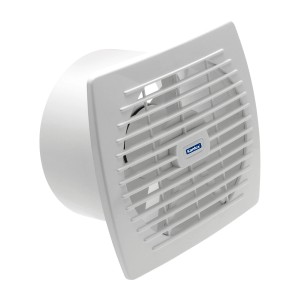 Biely nástenný ventilátor t.b.t. do kúpeľne a kuchyne.