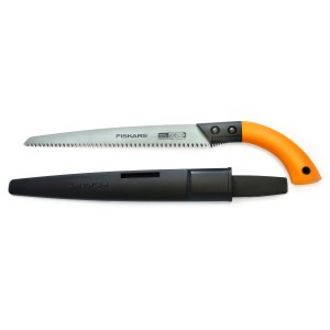 Fiskars SW 84 pílka na konáre, ručná a stromová píla s puzdrom. Záhradná píla s oranžovou rukoväťou a pevnou čepeľou.
